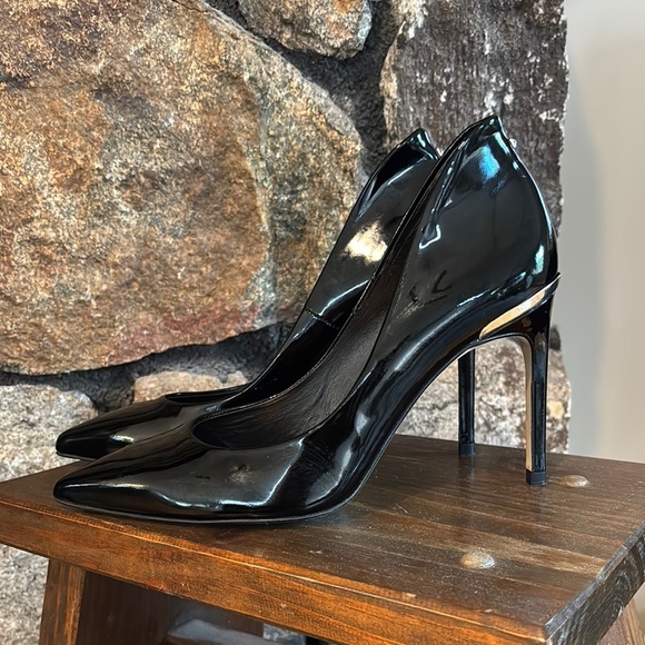 Absolutely stunning Ted Baker patent leather heels, gorgeous gold accents size41 - Picture 1 of 4